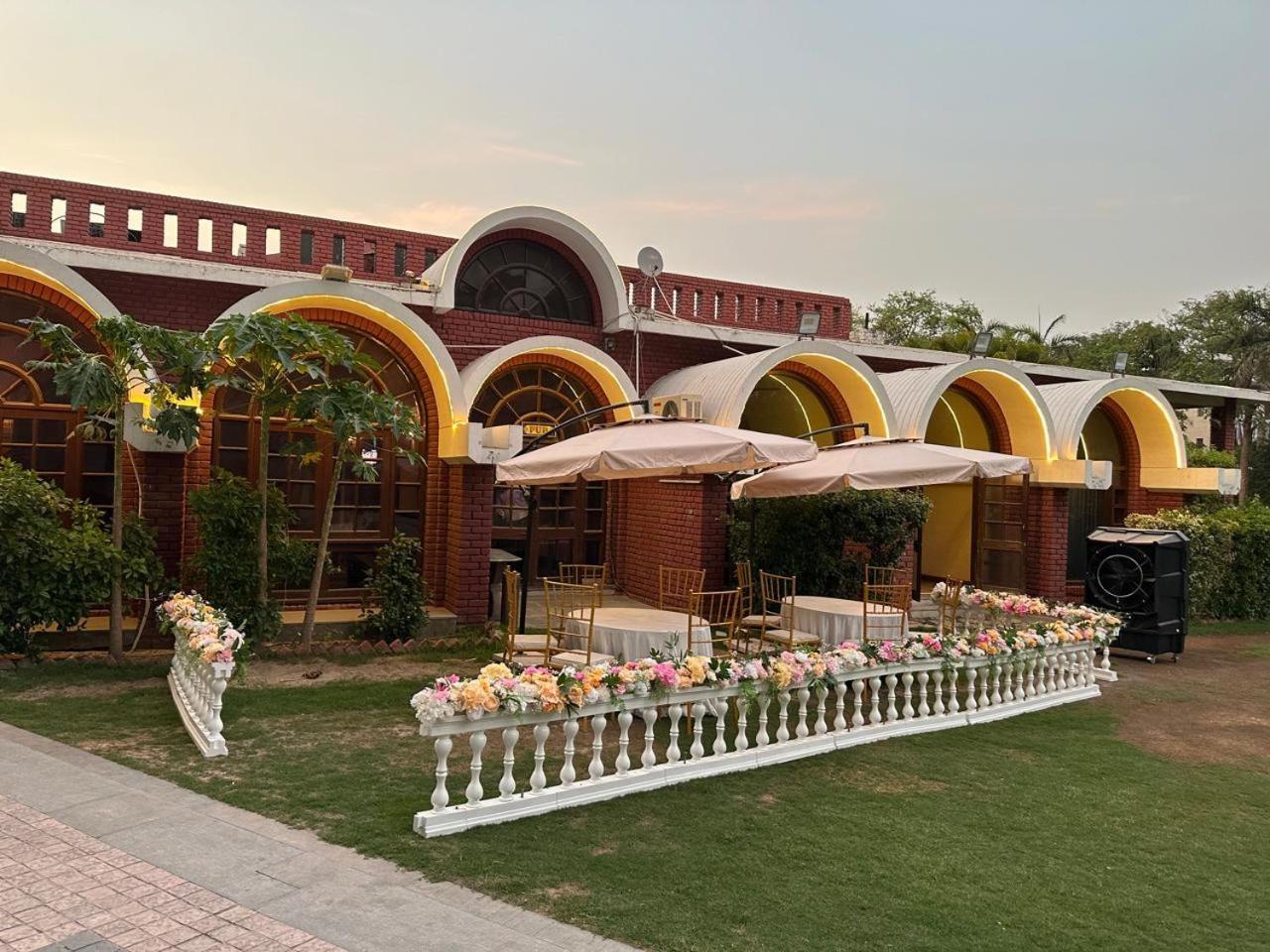 Hotel Goa Country Club Gurgaon Esterno foto